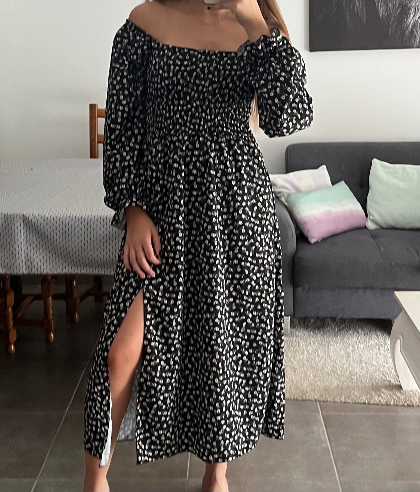 Robe noire à motifs fleurs