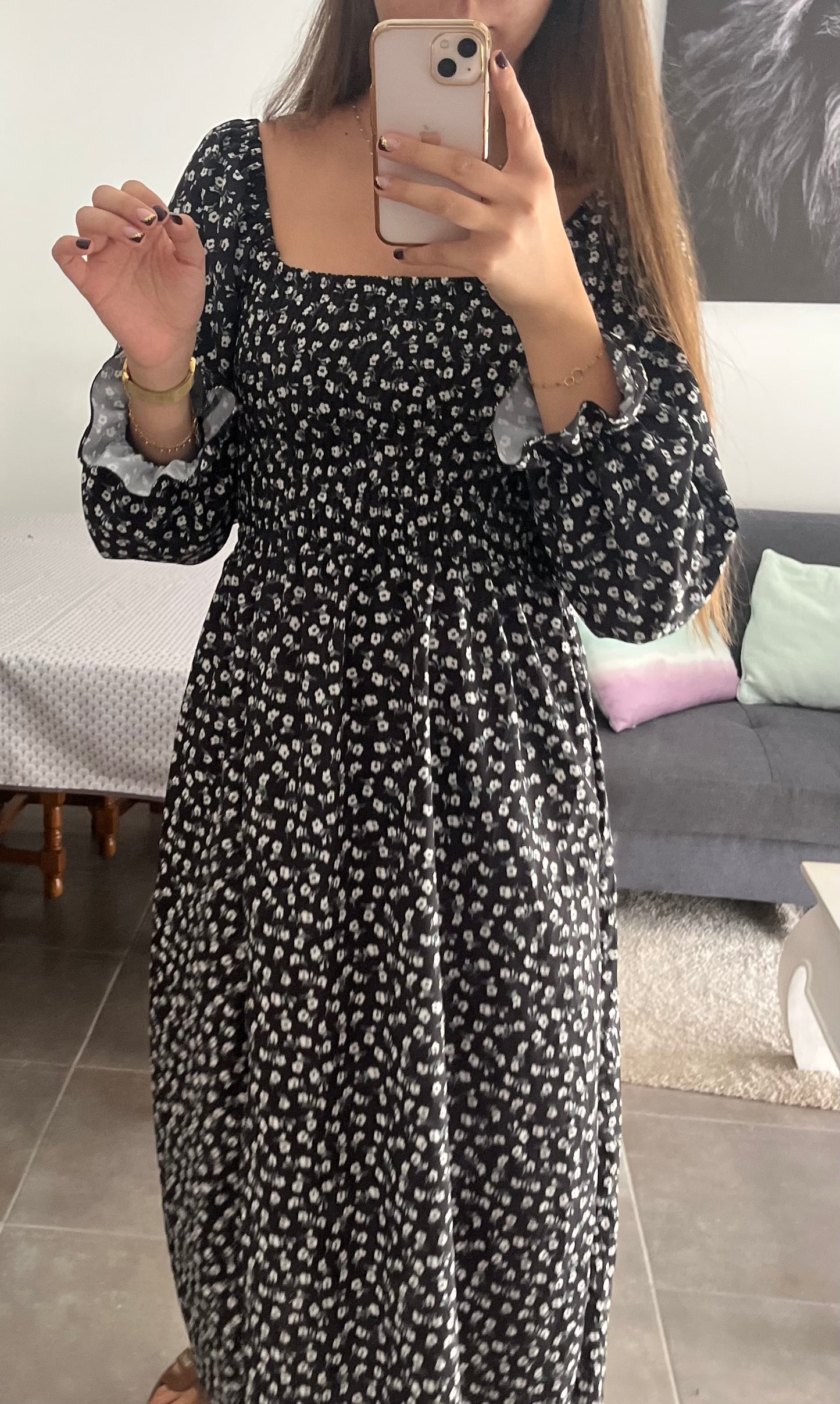 Robe noire à motifs fleurs